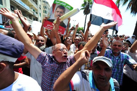 تداوم اعتراضات اخوانی‌ها در مصر و نقض حالت فوق‌العاده